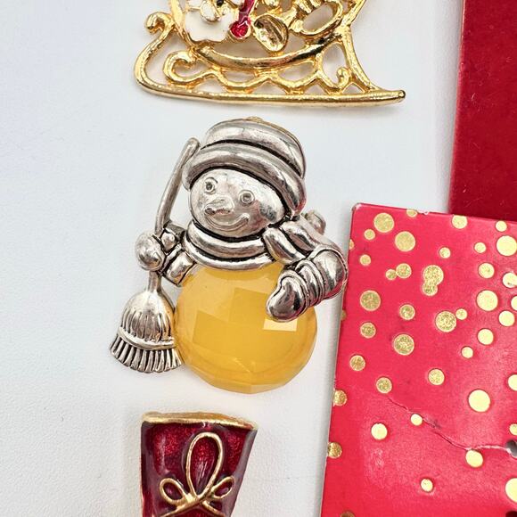 Christmas Brooch Pin Lot Vintage To Now Holiday Noel Festive Fun Xmas 17 Pieces - Picture 15 of 16